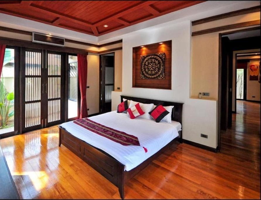 Large 4 Bed Short Walk To Maenam Mae Nam