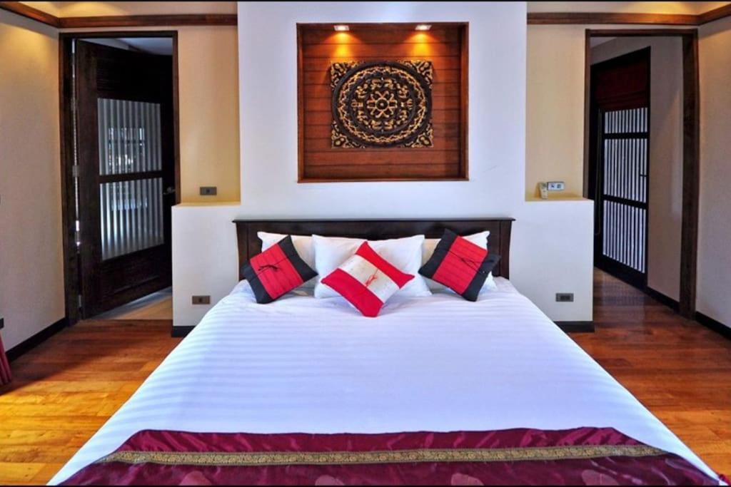 Large 4 Bed Short Walk To Maenam Villa
