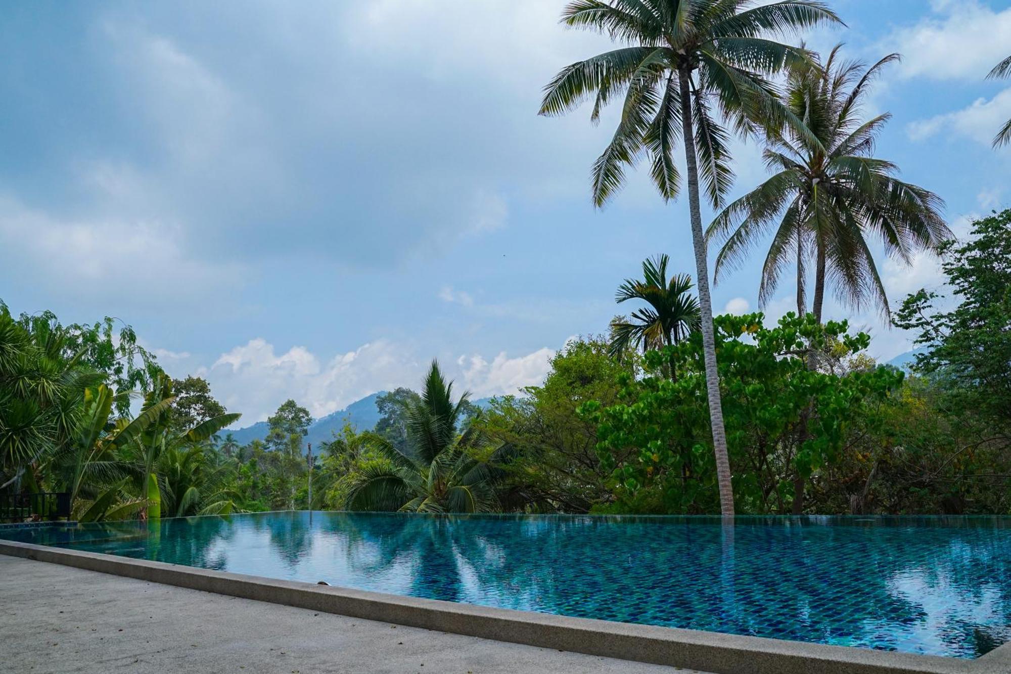 Large 4 Bed Short Walk To Maenam