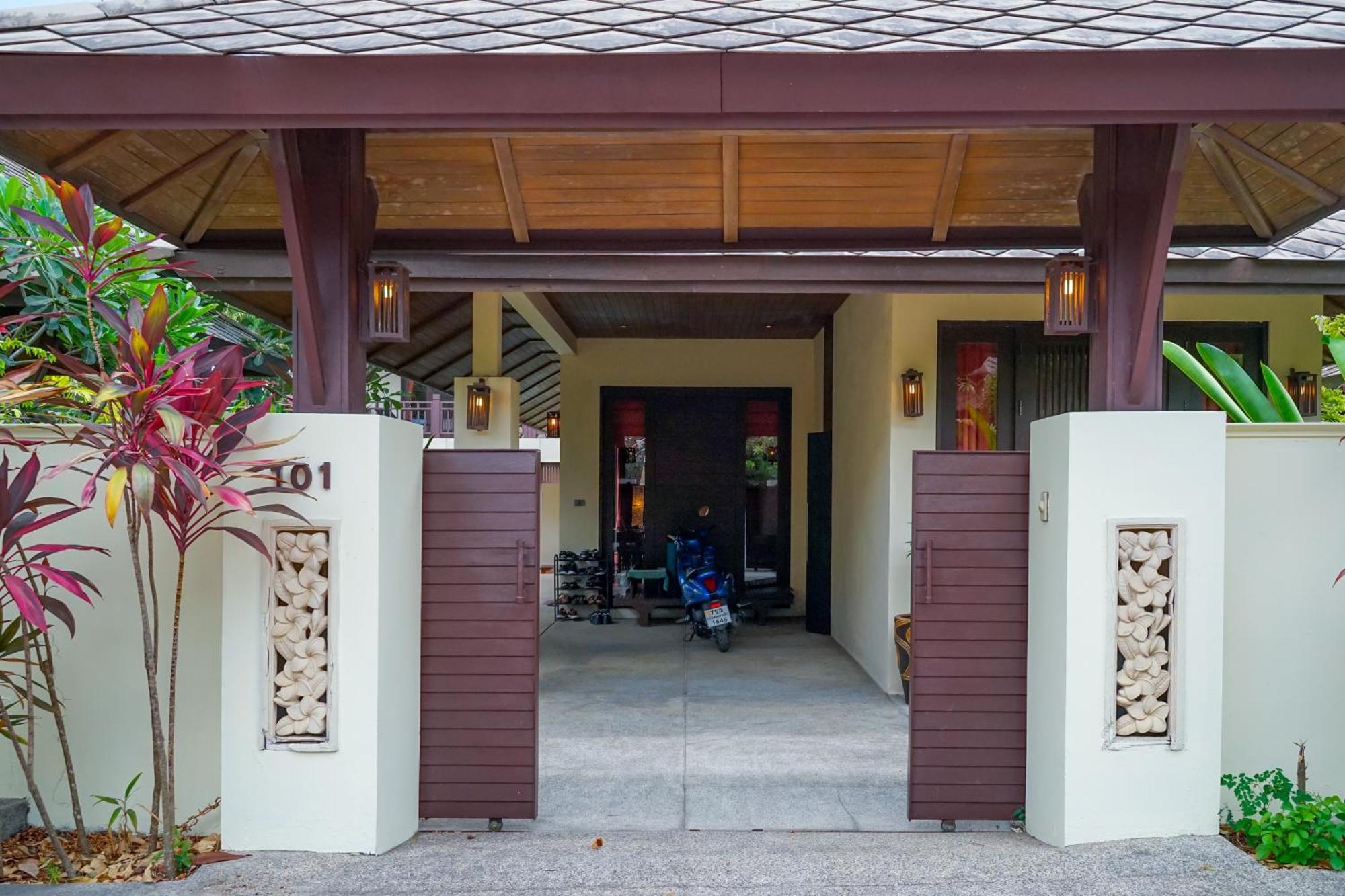 Large 4 Bed Short Walk To Maenam *