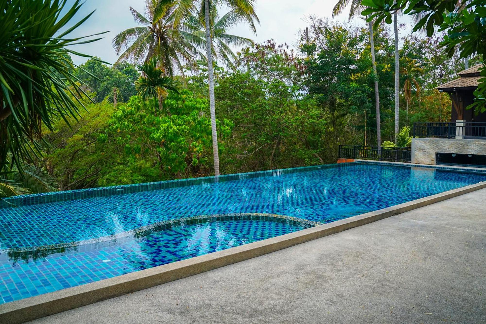 Large 4 Bed Short Walk To Maenam Villa Mae Nam