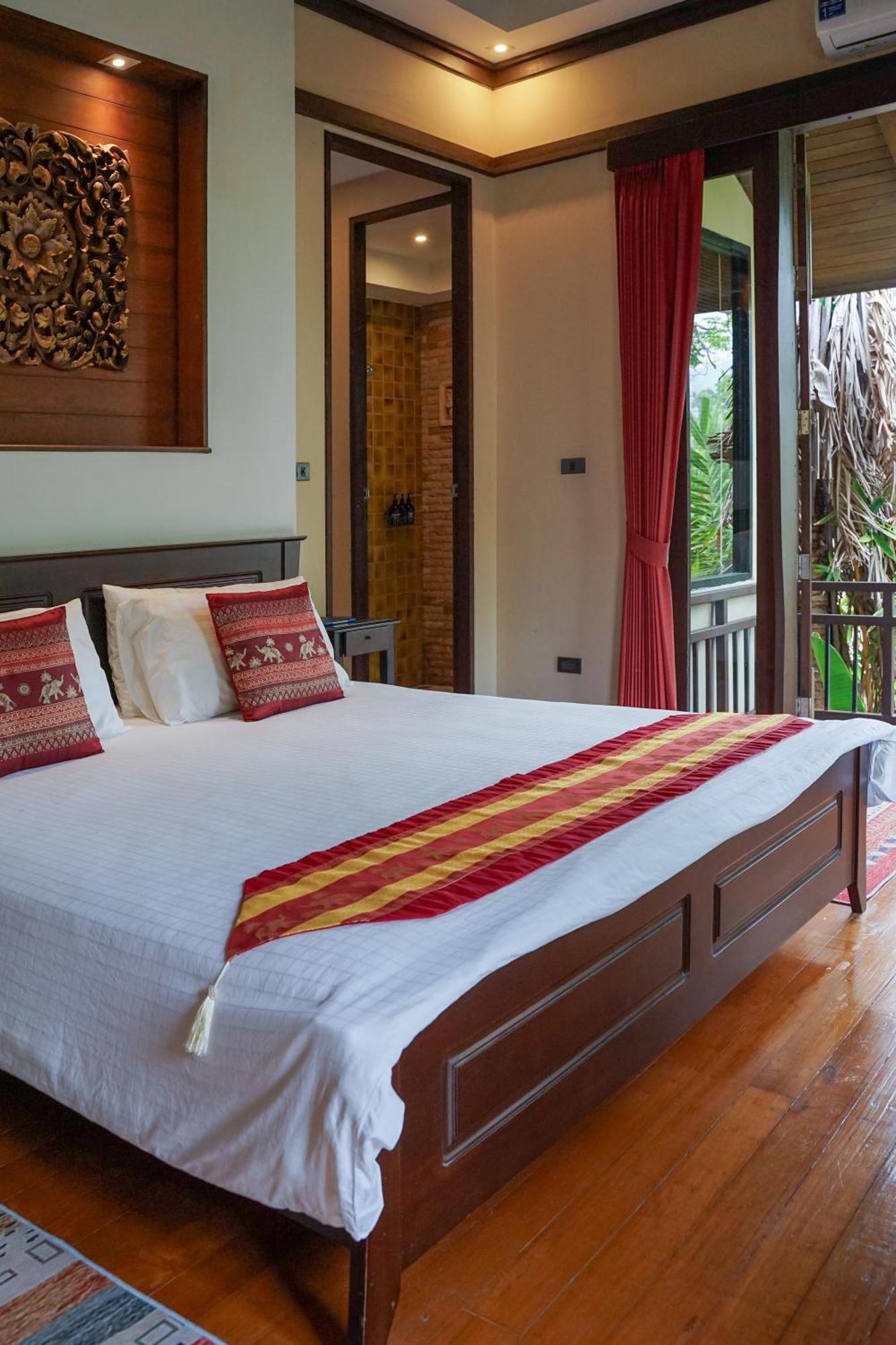 Large 4 Bed Short Walk To Maenam