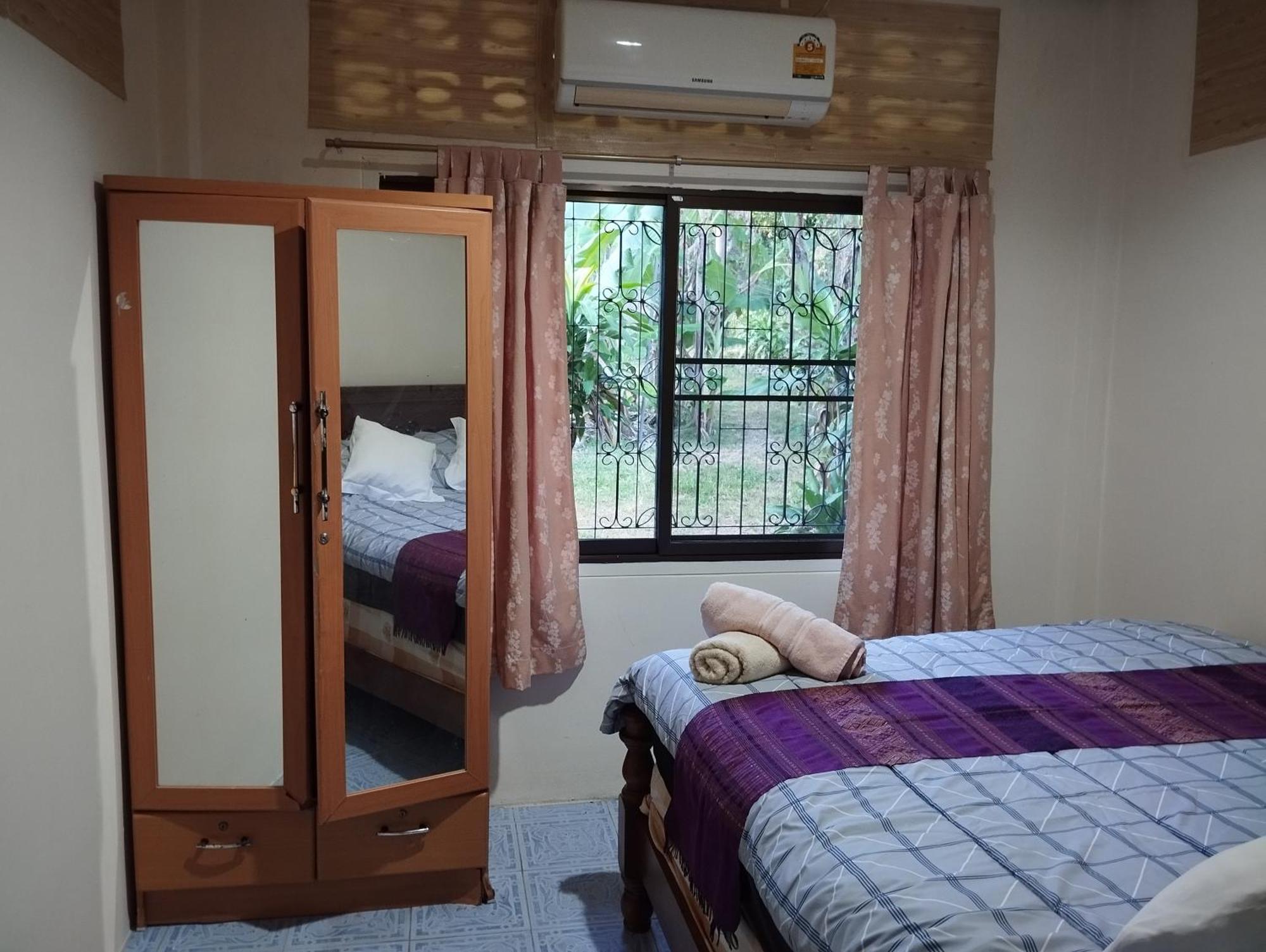 Sweety 100m From Bang Po Holiday home Ban Bang Po