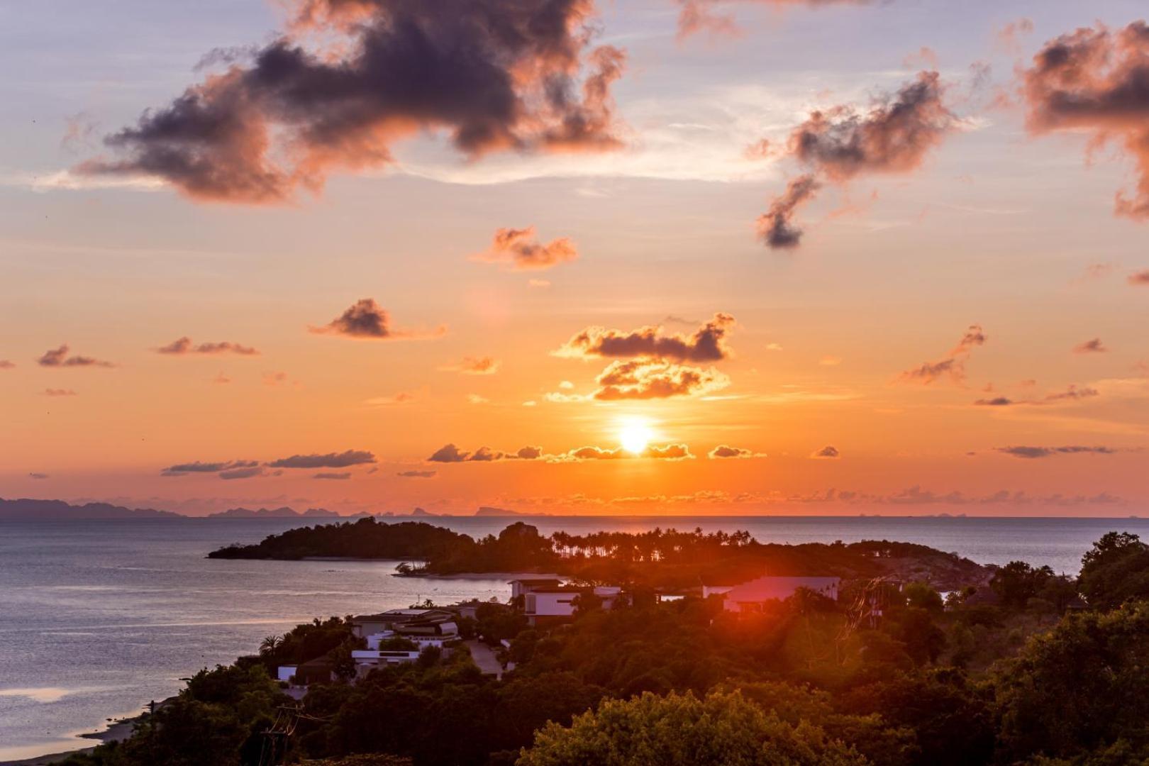 Villa Beachside - Carpe Diem - In Plai Laem Soi 7, 3 Bed 4 Bath, Amazing Sea And Mountain Views, Only 180m Walk To Swimming