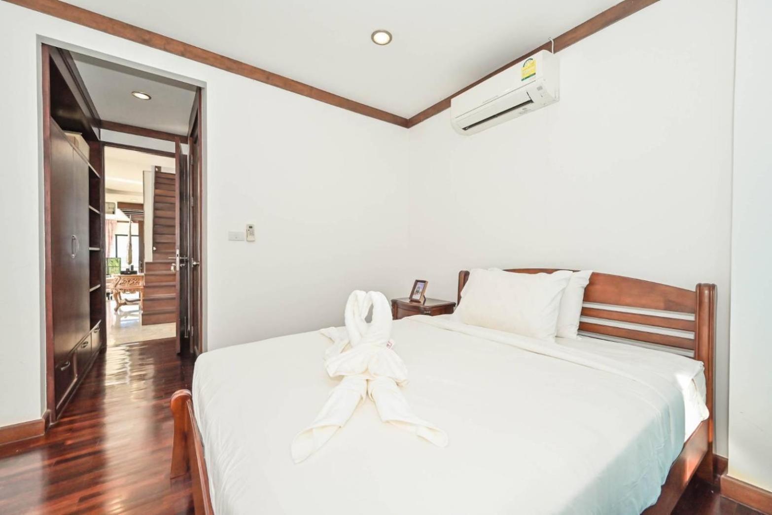 Bangpor Seaview Villa *