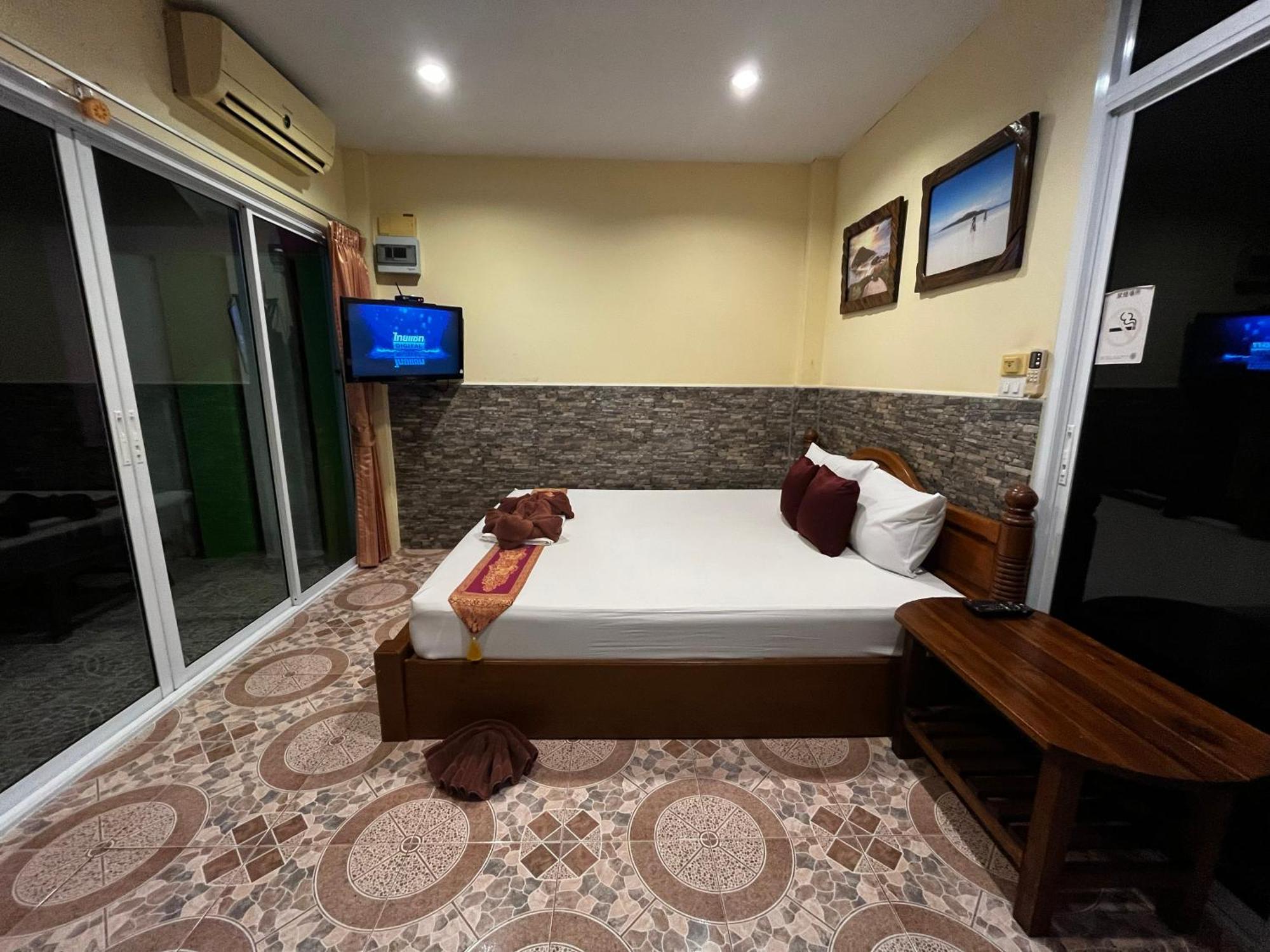 Guest house Mae Somboon House