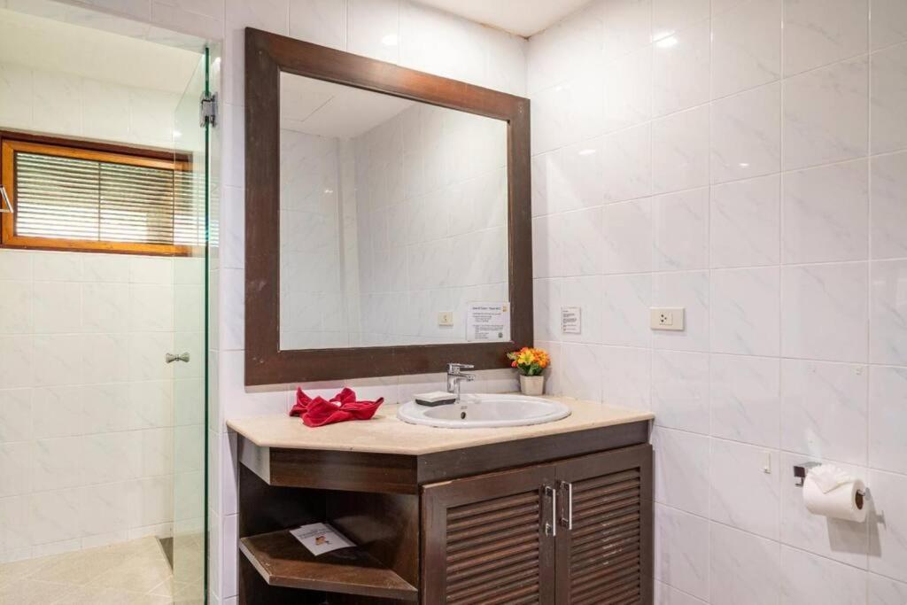 Tropical Beachside 4 Bedroom - Kbr23 *