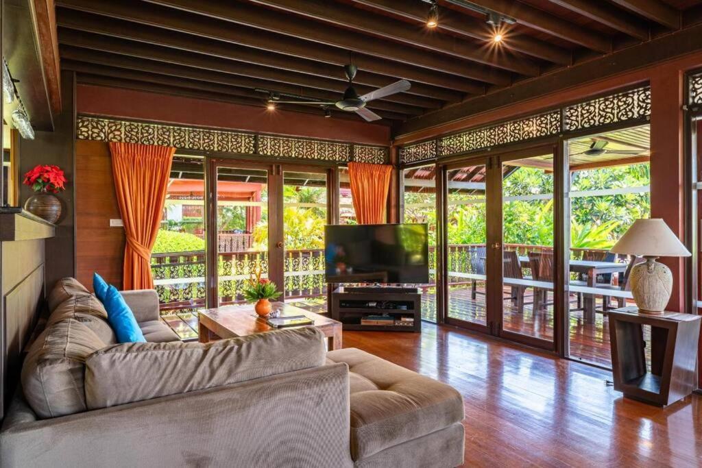 Tropical Beachside 4 Bedroom - Kbr23