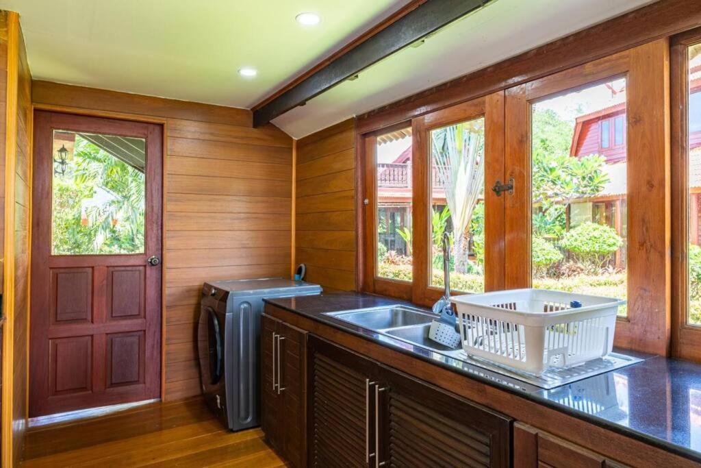 Tropical Beachside 4 Bedroom - Kbr23 Holiday home Amphoe Koksamui