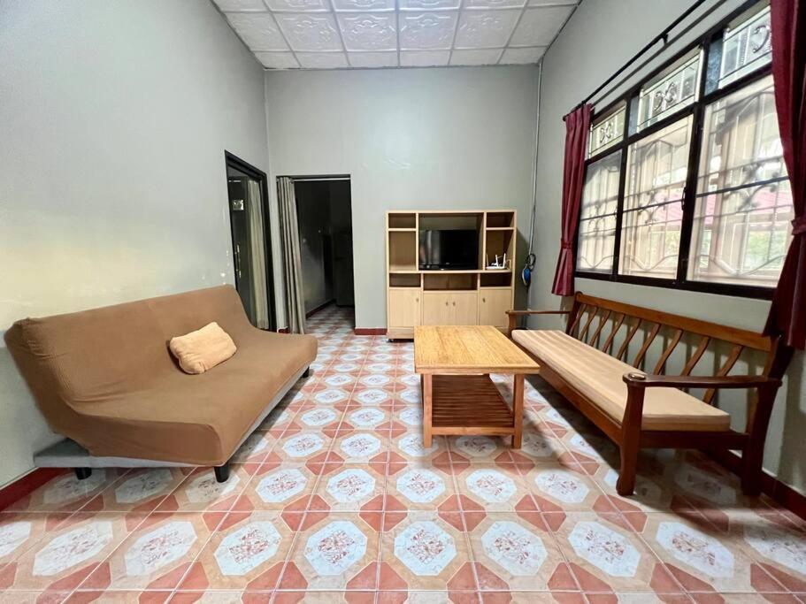 Local Garden 2br 2bath Wifi Ferienhaus *