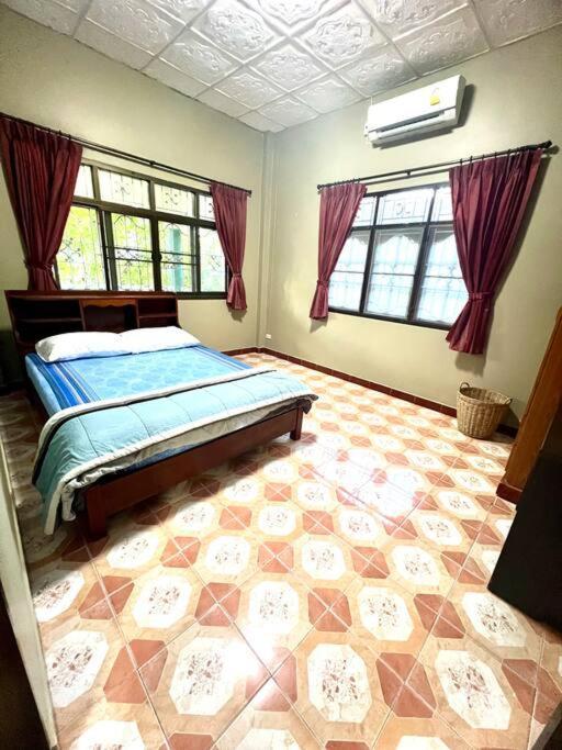 Local Garden 2br 2bath Wifi Ferienhaus