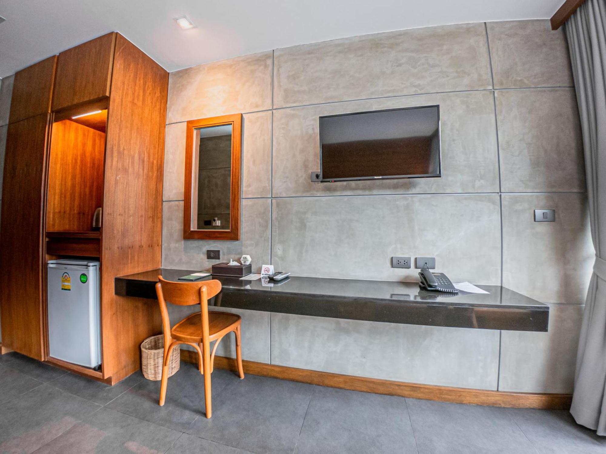 Hotel J4 Samui - Sha 2*