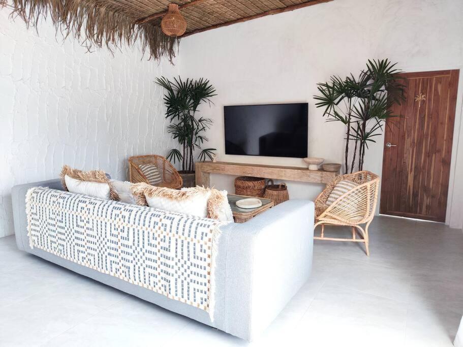 New 3br 3bath Lux Pool Villa, Bangrak *