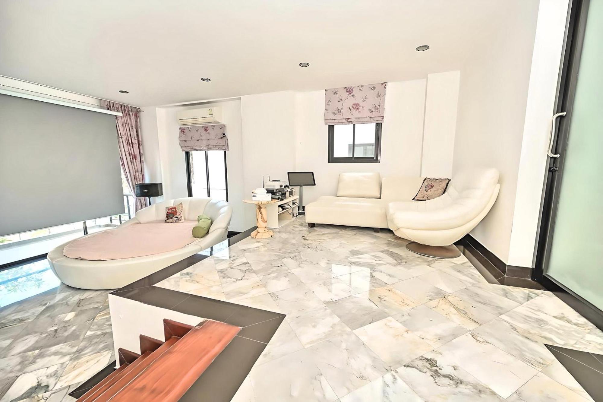 Seaview Escape - Private Pool & Private Cinema Villa *