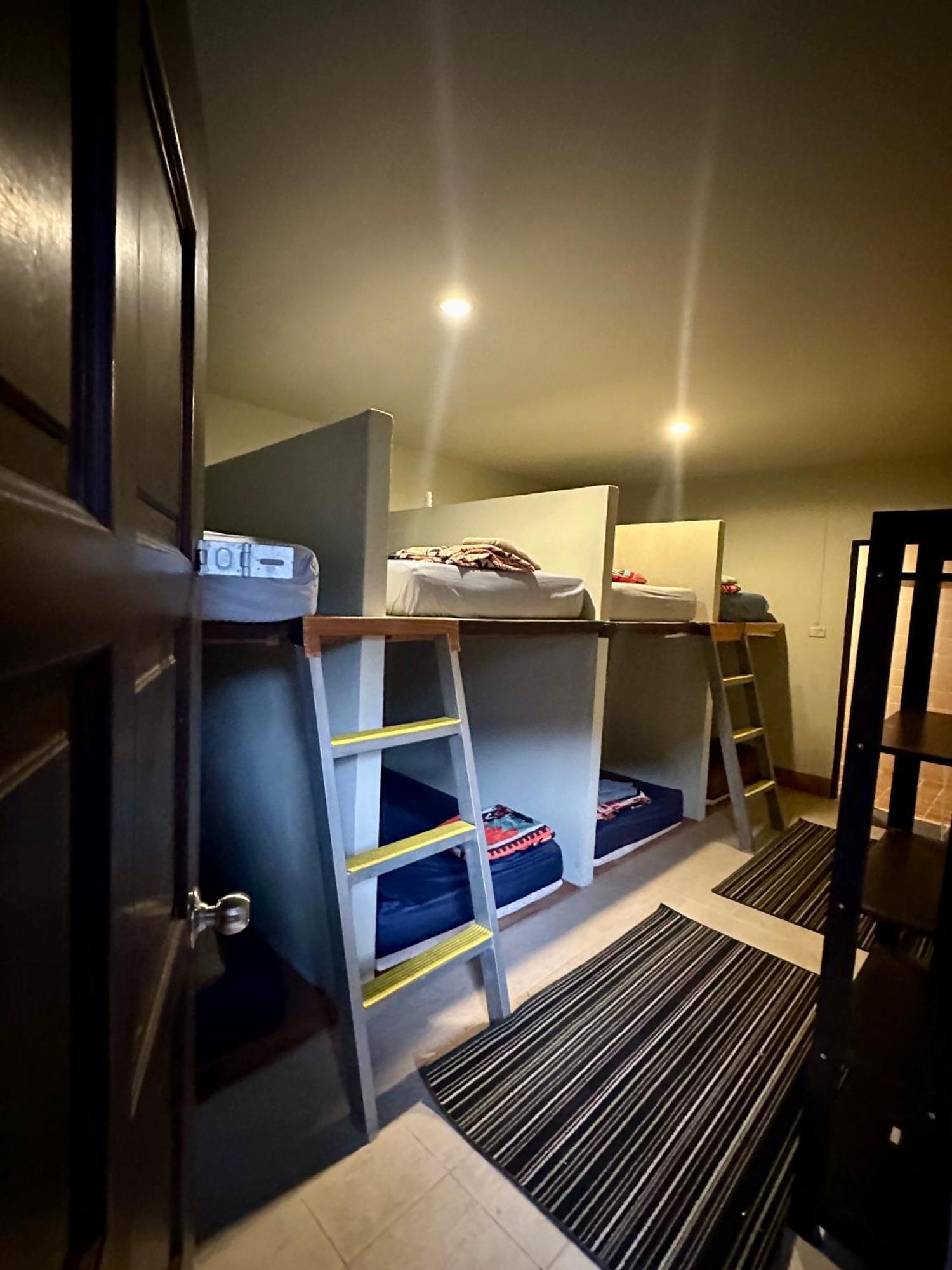 Noahs Ark Hostel Amphoe Koksamui