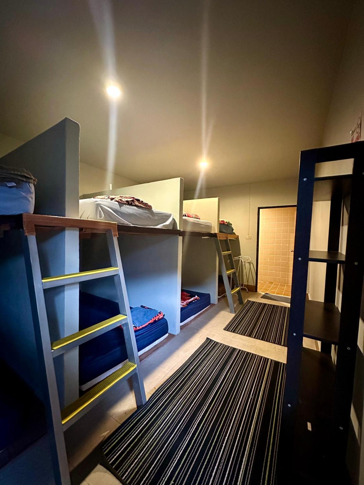 Noahs Ark Hostel *