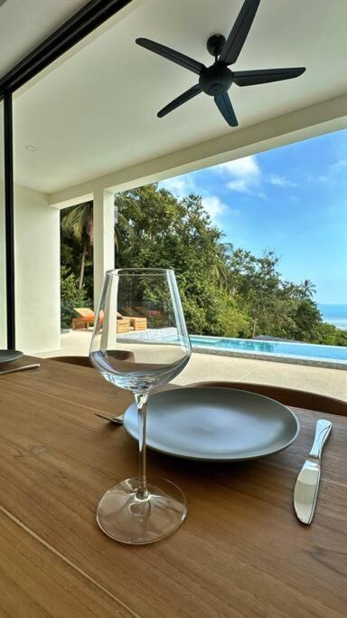 Capri Piscine Jacuzzi Vue *