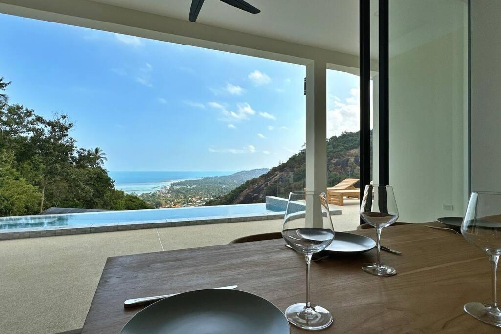 Capri Piscine Jacuzzi Vue *