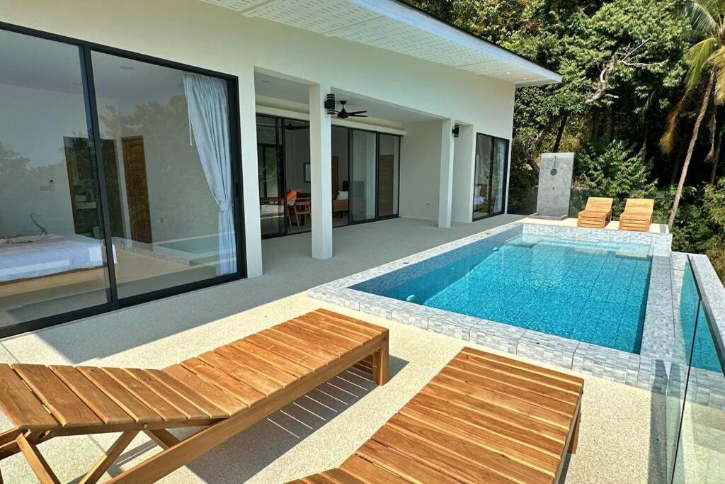 Villa Capri Piscine Jacuzzi Vue *