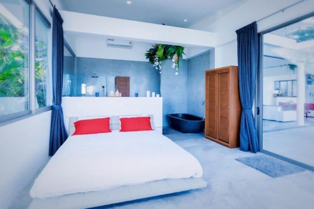 6-bedrooms In Noi Villa