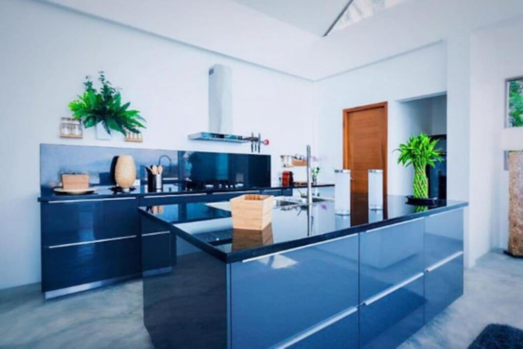 Villa 6-bedrooms In Noi