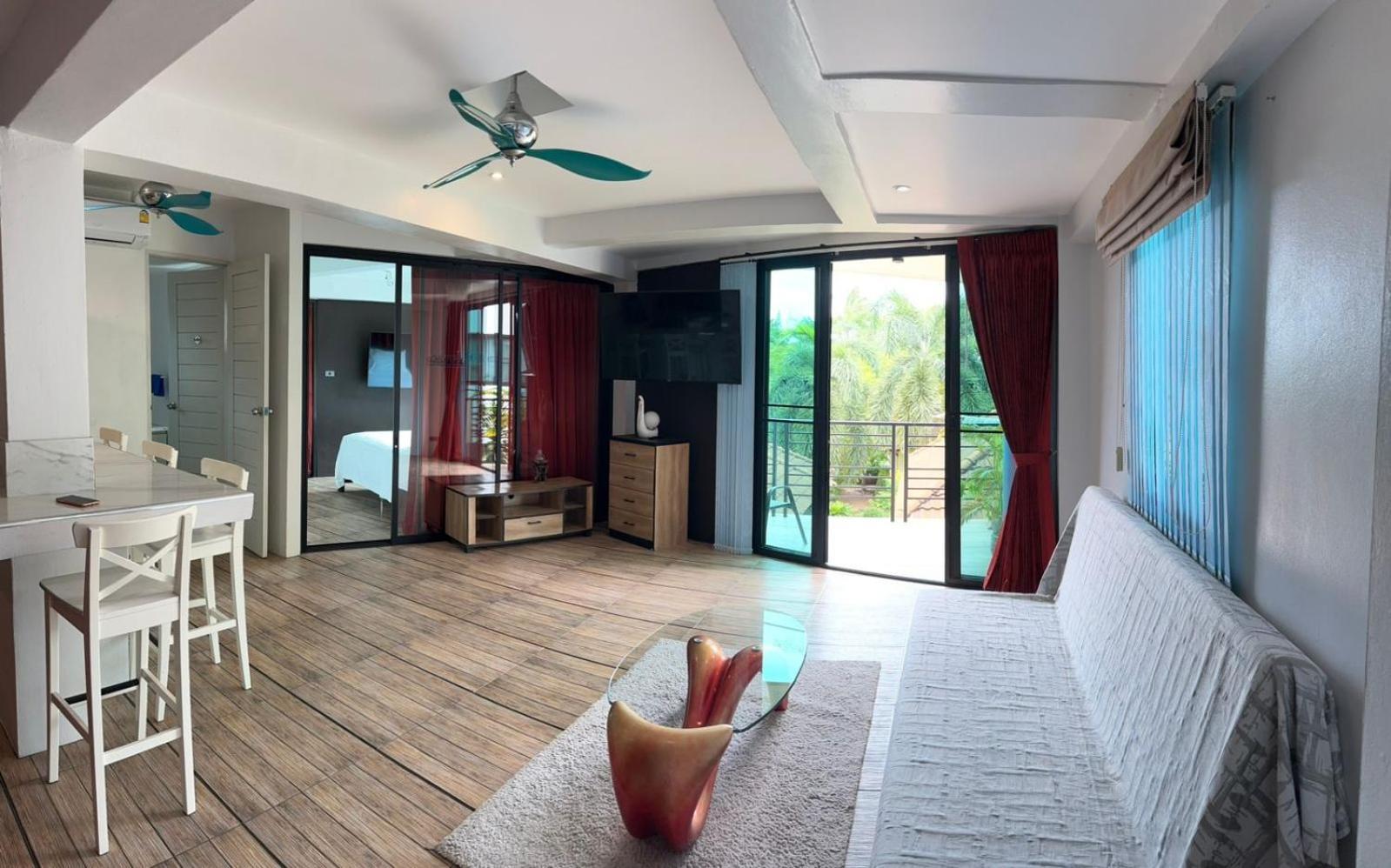 Penthouse Crystal Bay Apartment