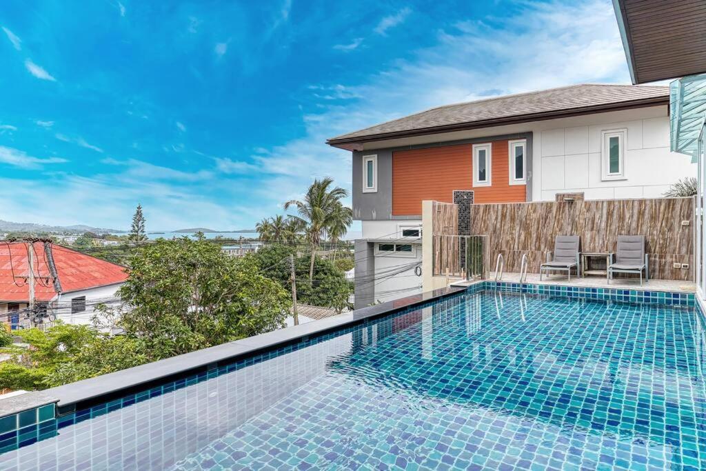 Holiday home New 8 Bedroom Seaview Gym Pool *