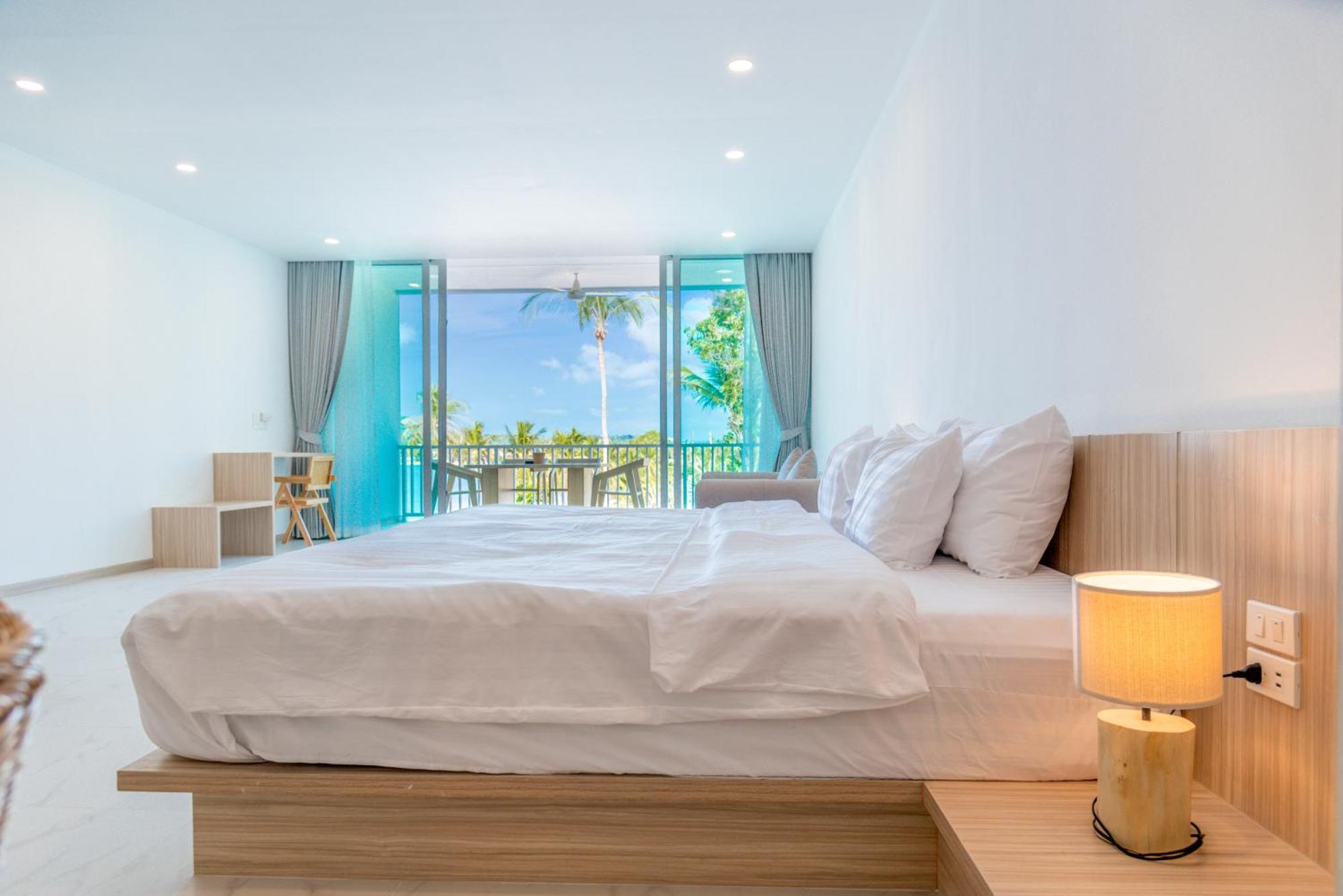 Beachfront Luxury 32 Apartment