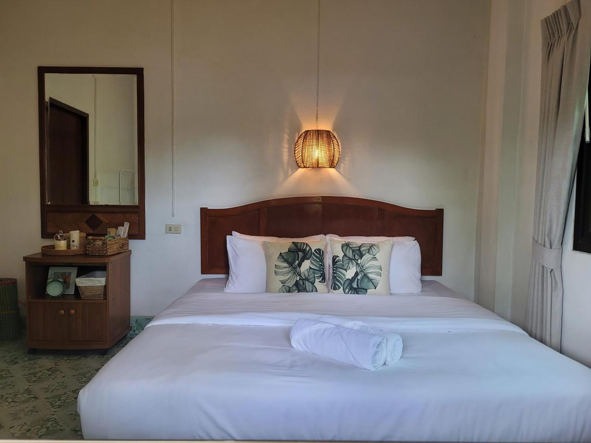 Paradise Escape Nr W/veranda, Bicycle, Wi-fi Holiday home *