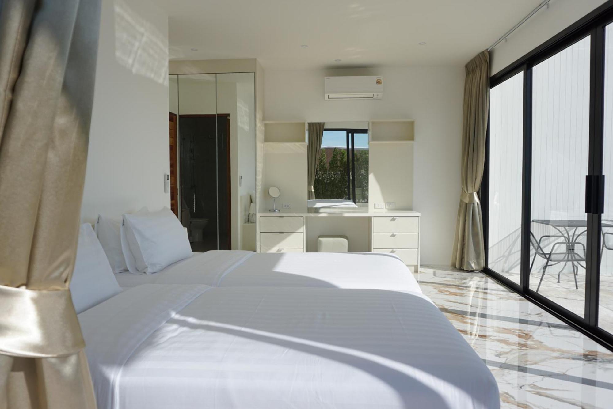 Naira Hillside Pool Villa *