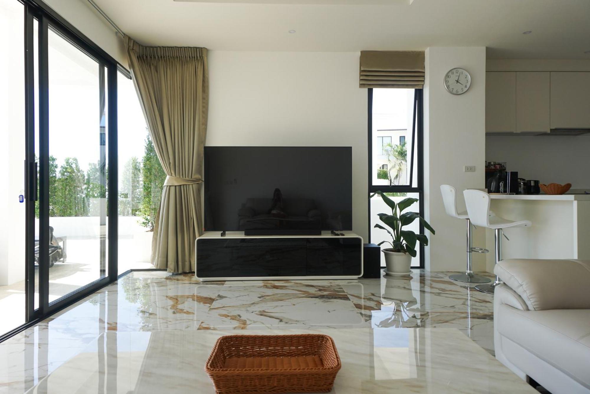 Naira Hillside Pool Villa *
