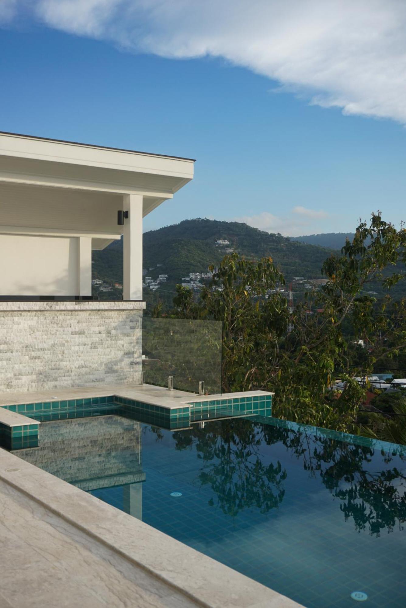 Naira Hillside Pool Villa *