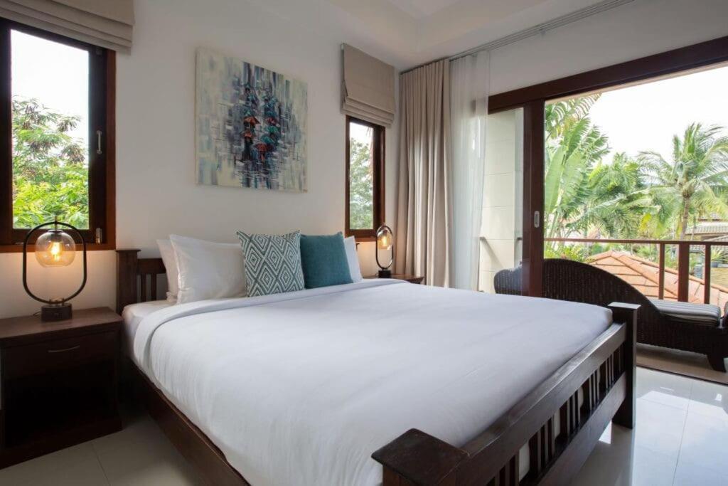 4 Secluded Private *