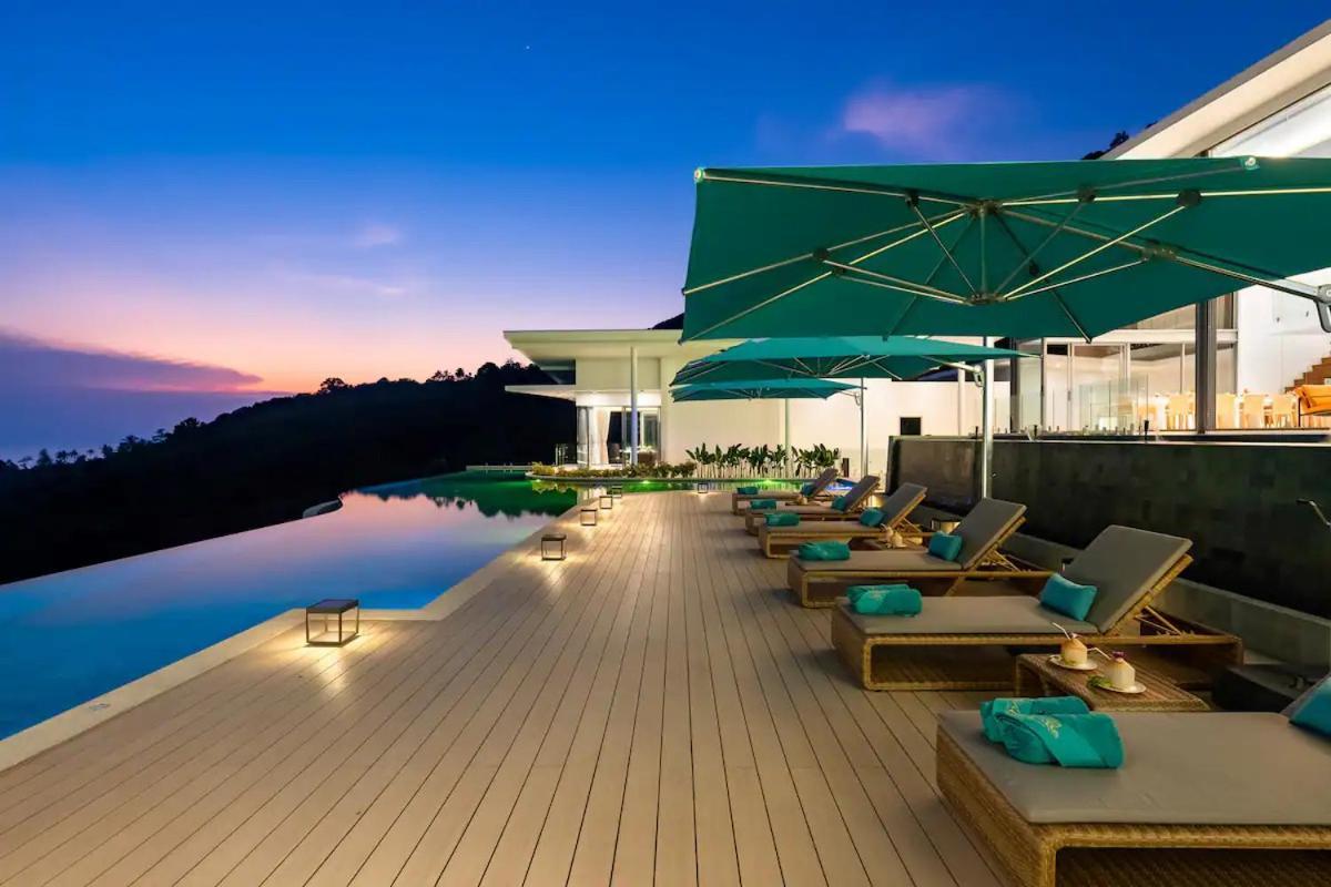 Villa Me Huge And Luxurious