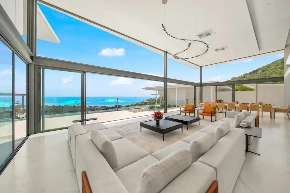 Me Huge And Luxurious Villa *