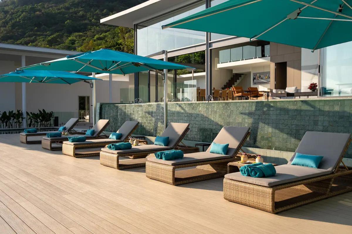 Me Huge And Luxurious Villa *
