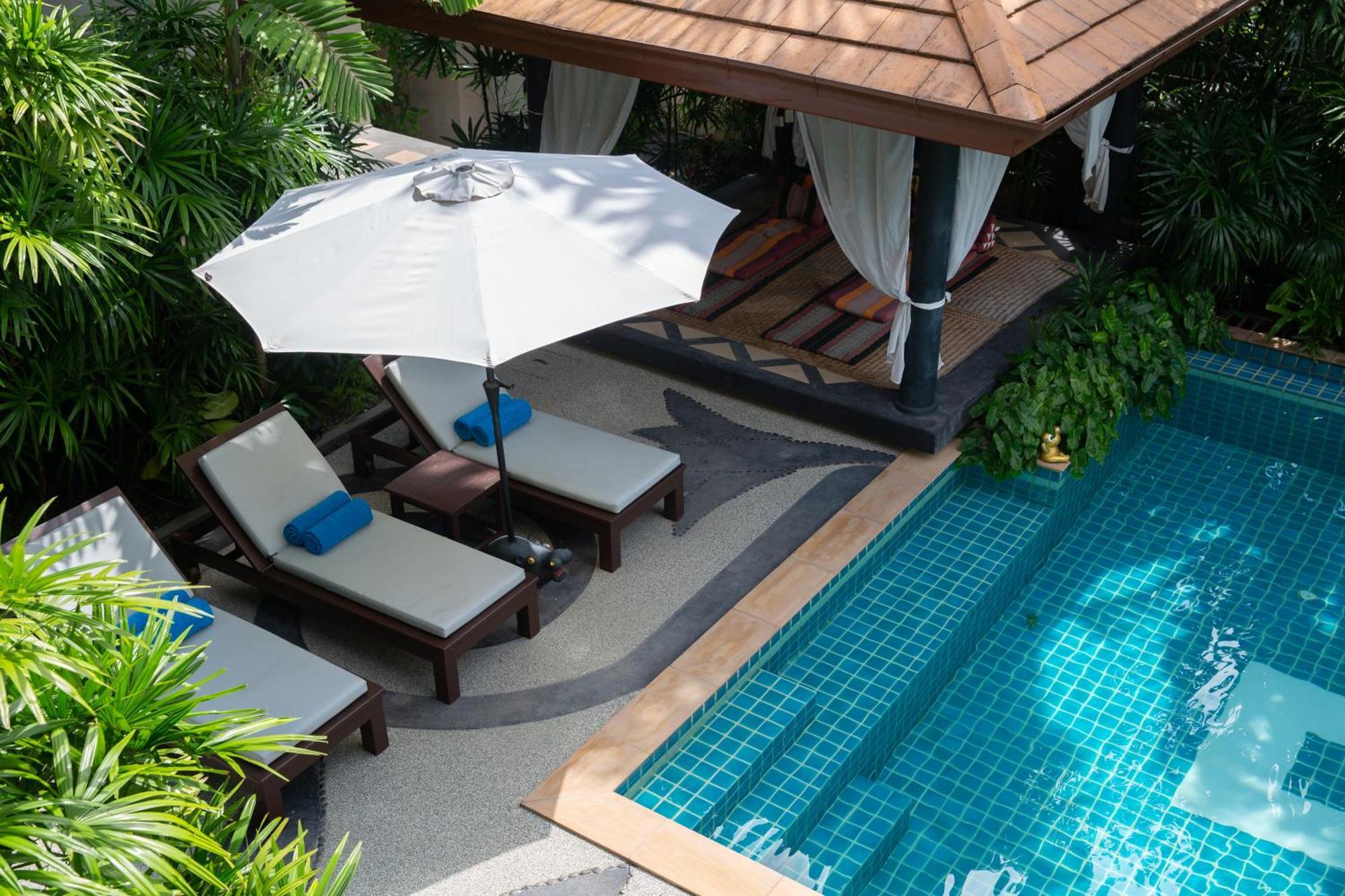 4 Secluded Private *