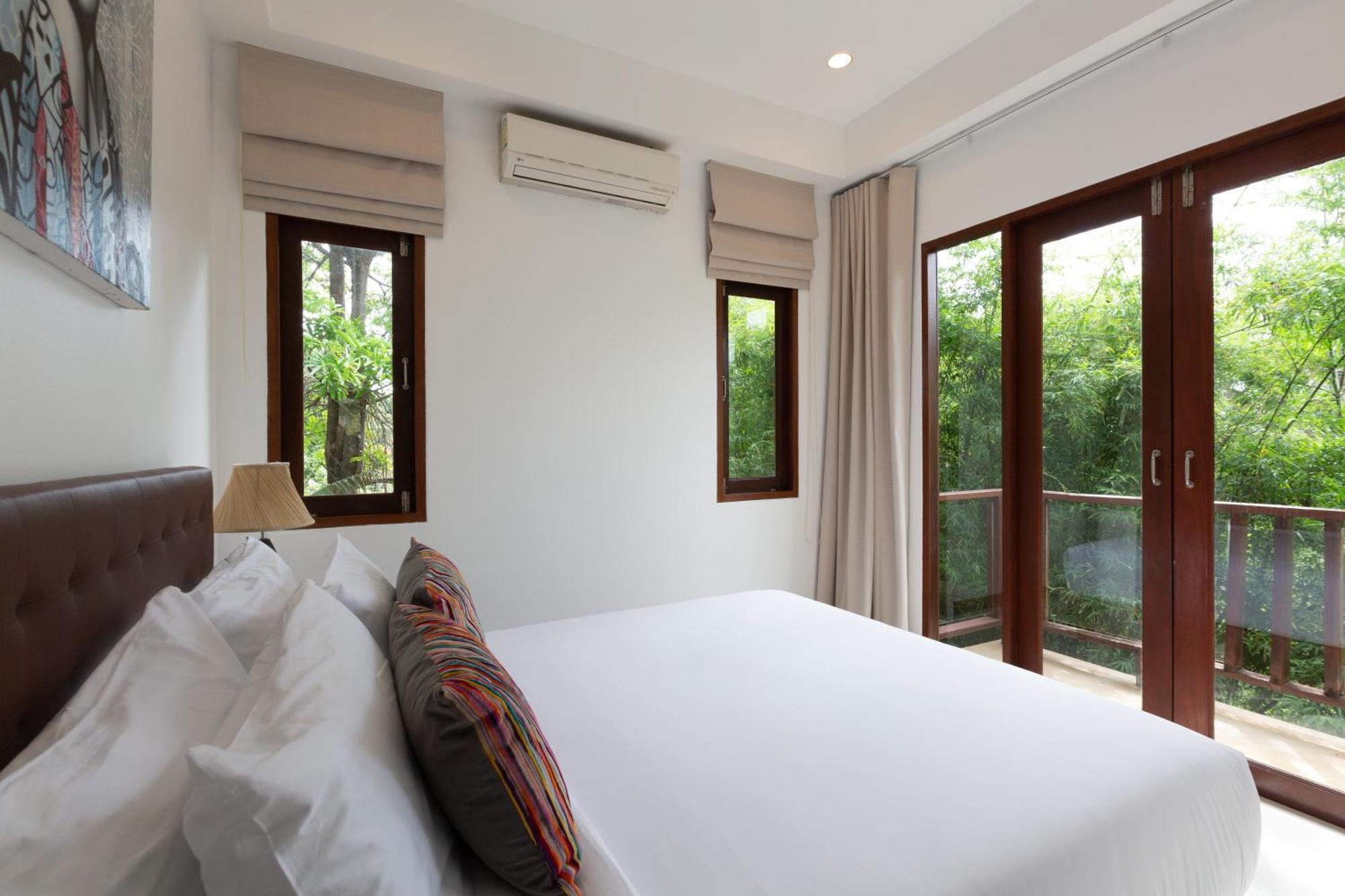 4 Secluded Private *