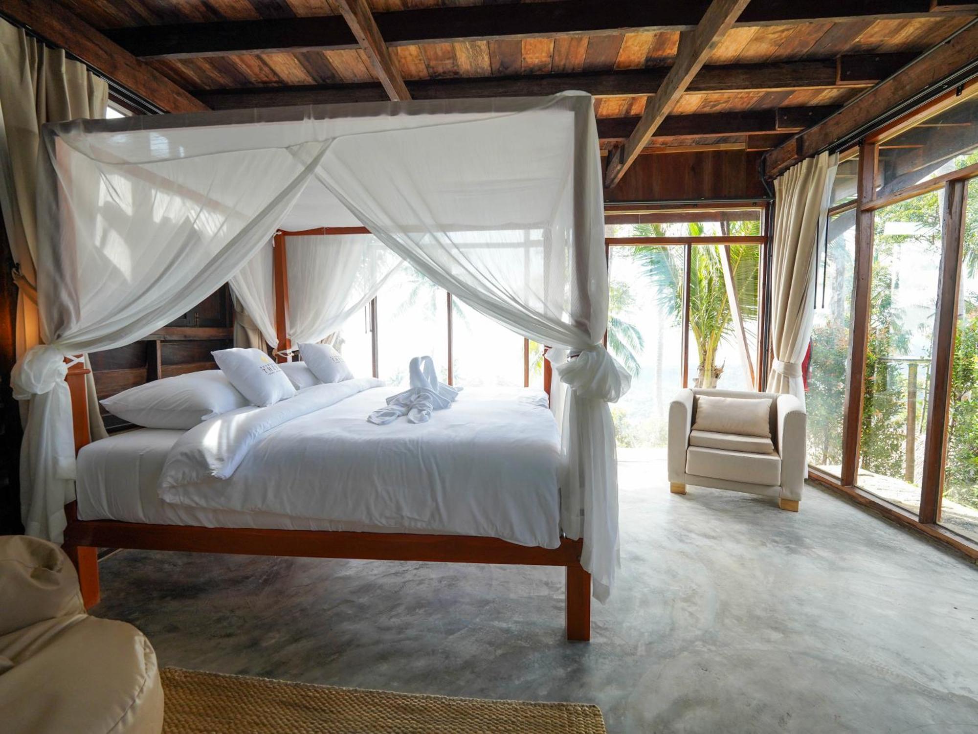 Hotel Roomquest Theva 4*