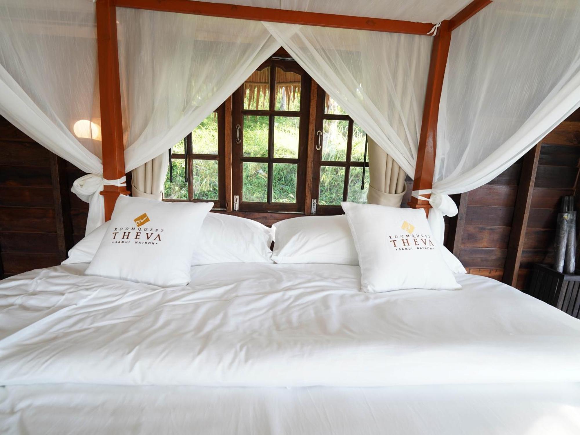 Hotel Roomquest Theva