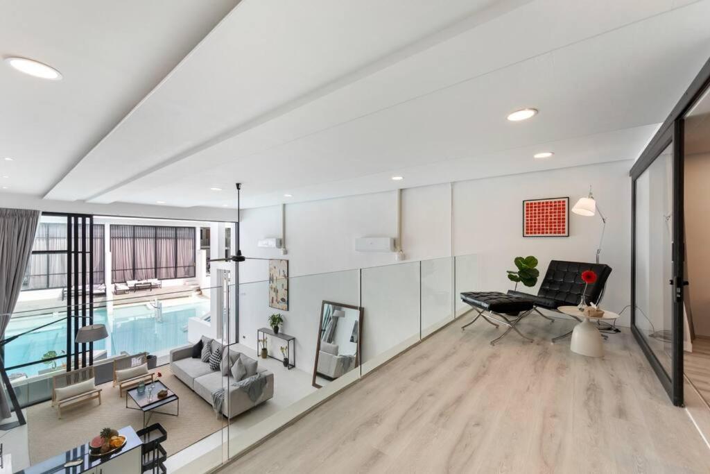 Elegant Pool Access Townhouse Near *