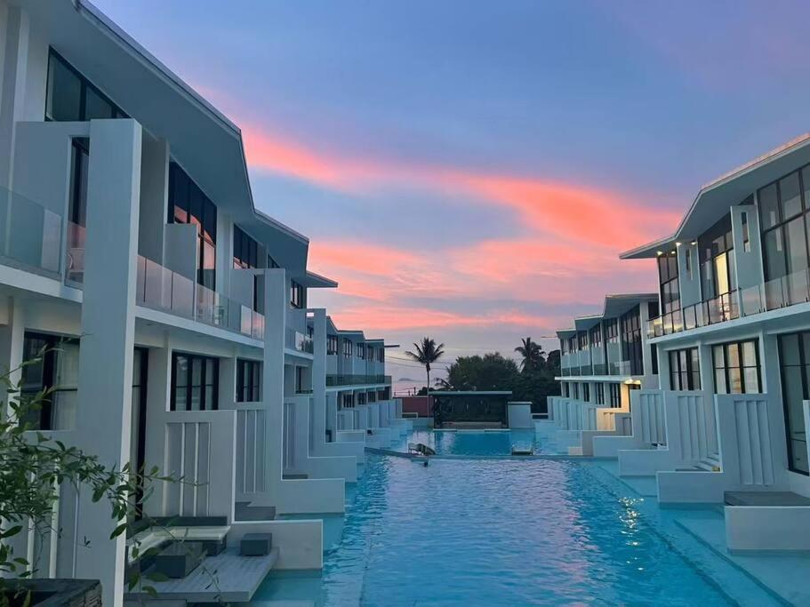 Elegant Pool Access Townhouse Near Koh Samui