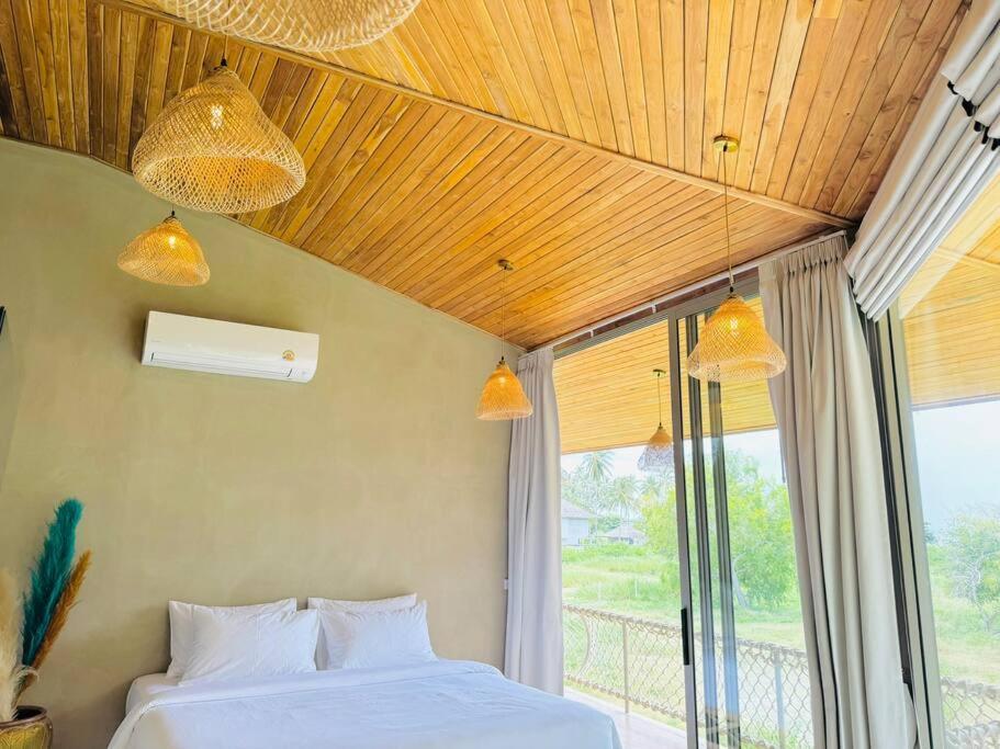Lovely Villa, 2 Bedrooms & 1 Room, * Koh Samui