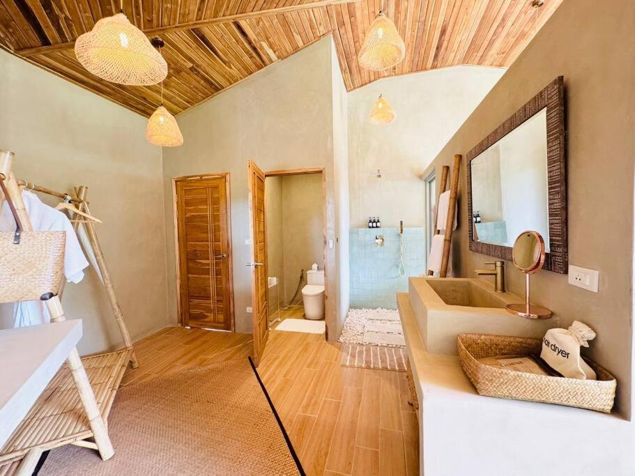 Lovely Villa, 2 Bedrooms & 1 Room, Villa *