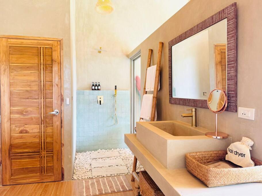 Lovely Villa, 2 Bedrooms & 1 Room, * Koh Samui