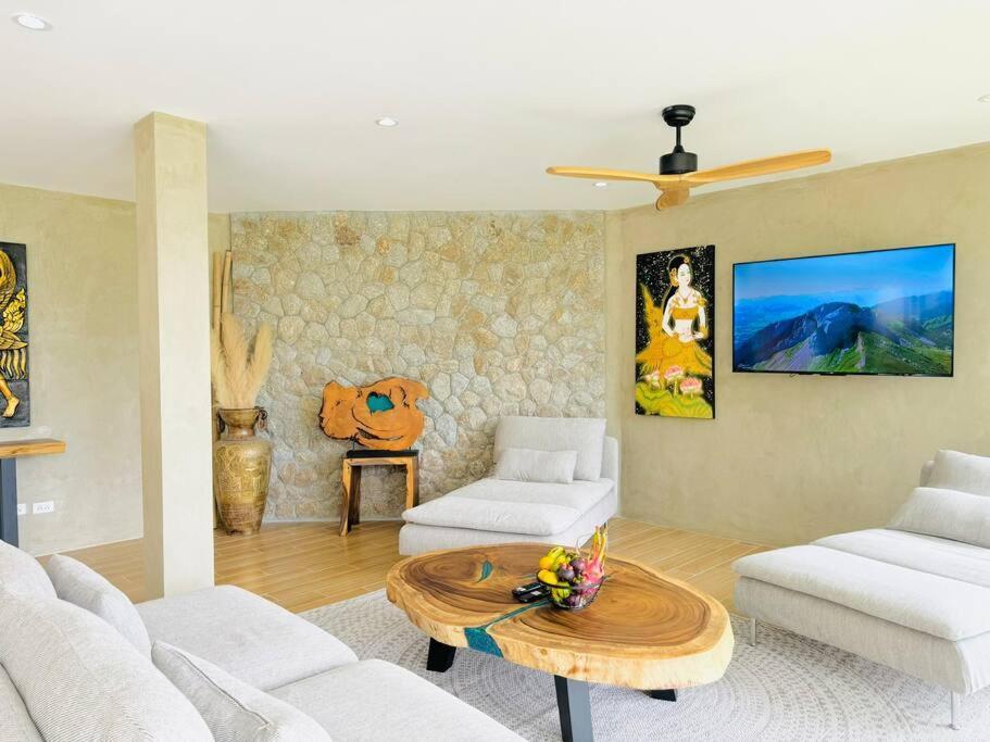 Villa Lovely Villa, 2 Bedrooms & 1 Room,