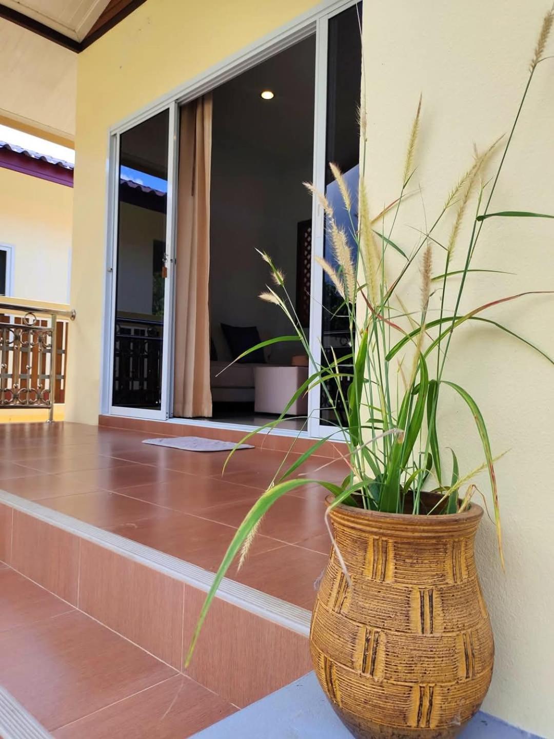 House In Lipa Noi * Ban Na We