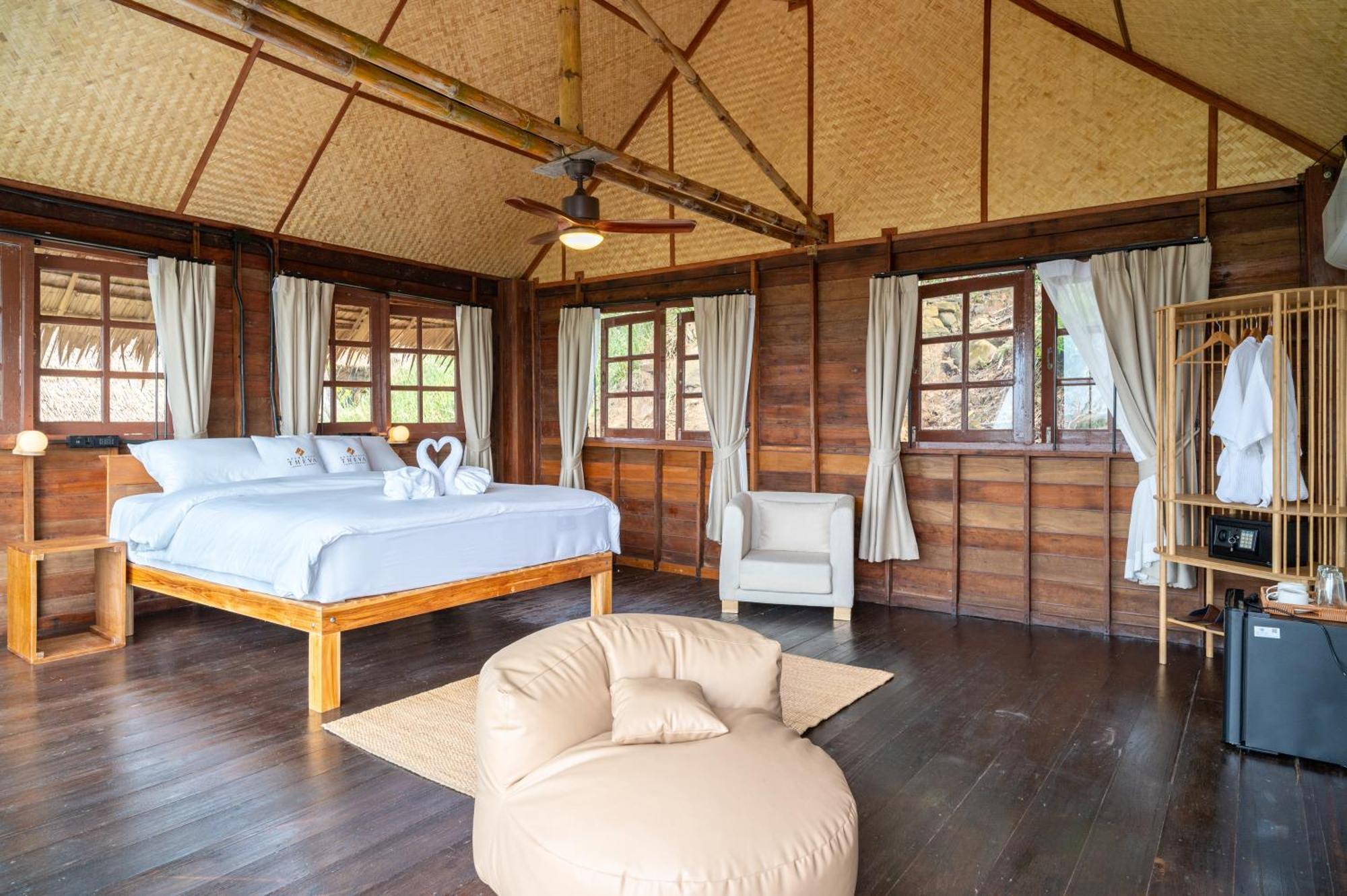 Roomquest Theva Hotel 4*
