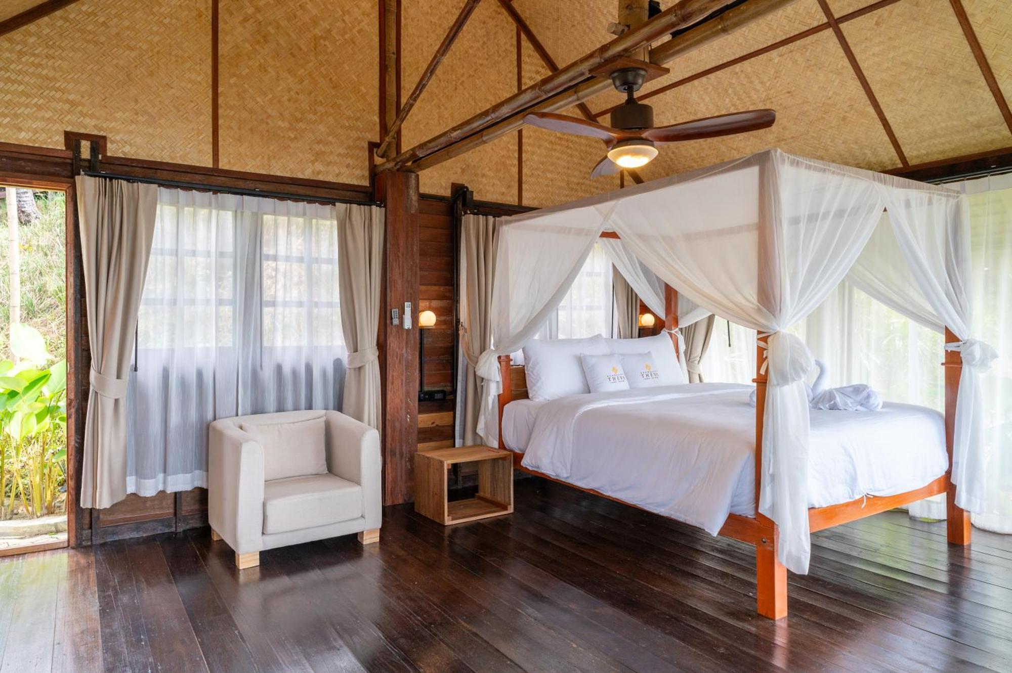 Hotel Roomquest Theva 4*
