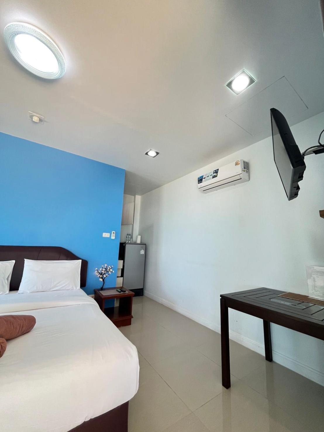 Maenam Hotel